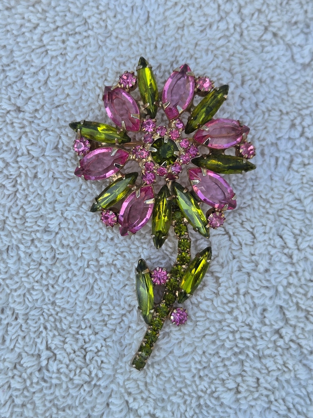 Vtg. Hattie Carnegie flower brooch: pink/green stones. Gold toned metal.